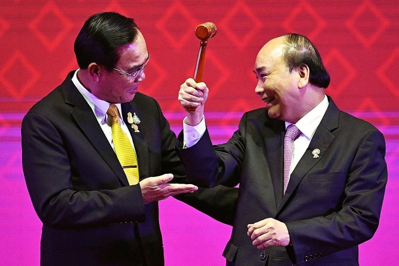 Thailand Serahkan Tongkat Kepemimpinan ASEAN Kepada Vietnam